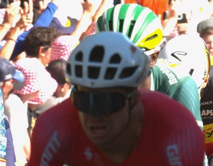 Jayco–AlUla's Dylan Groenewegen won Stage 6 of the Tour de France, Mecon to Dijon, wearing a Giant helmet